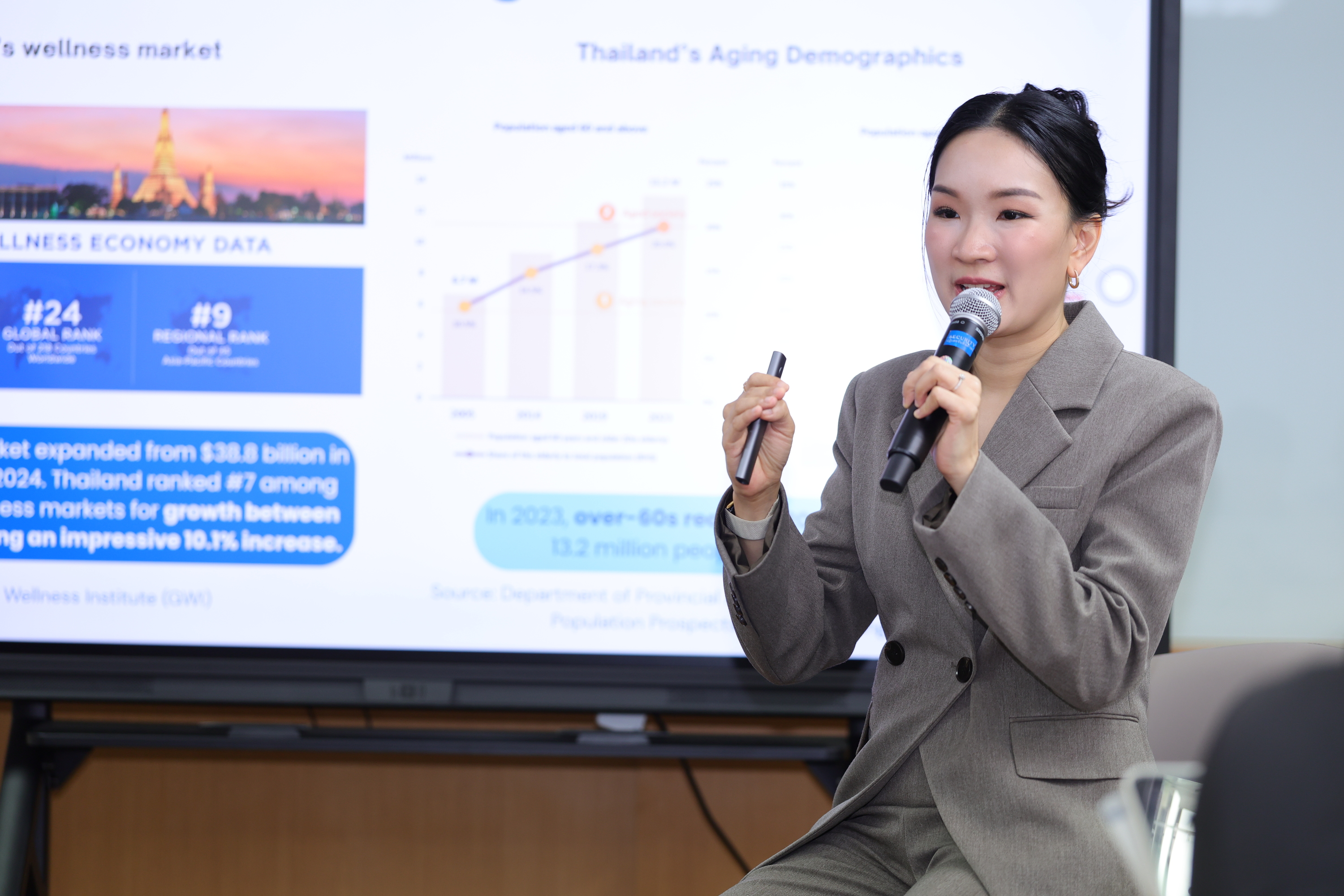 ขอขอบคุณสื่อมวลชนที่ร่วมก้าวสู่ปีที่ 55 ไปกับกลุ่มบริษัทเอ็มมีเน้นซ์